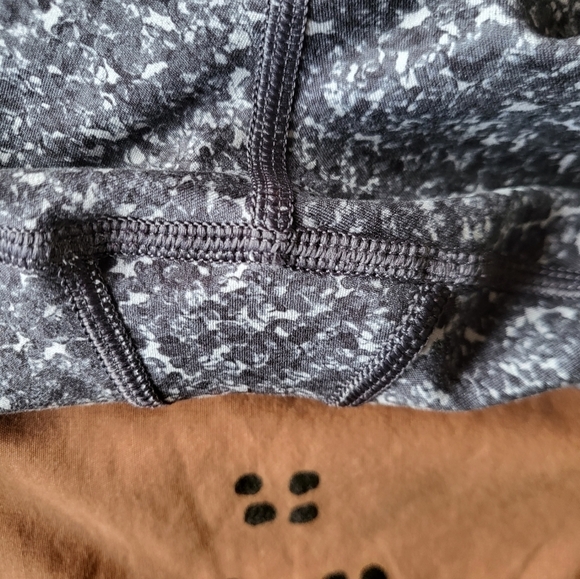 EUC Athleta Salutation Stash Pocket Tight Pebble Beach Legging Gray Small - Picture 9 of 15